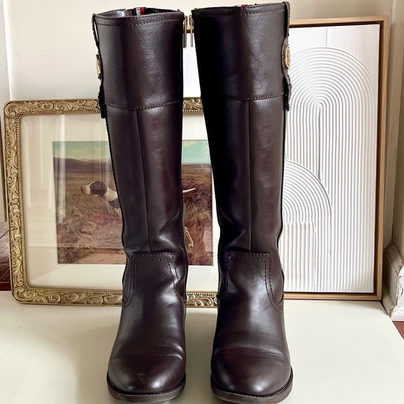 Tommy Hilfiger Brown Riding Heeled Boots with Classic Design Size 9 - Picture 13 of 13